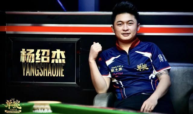 在两块巨石 在两块巨石